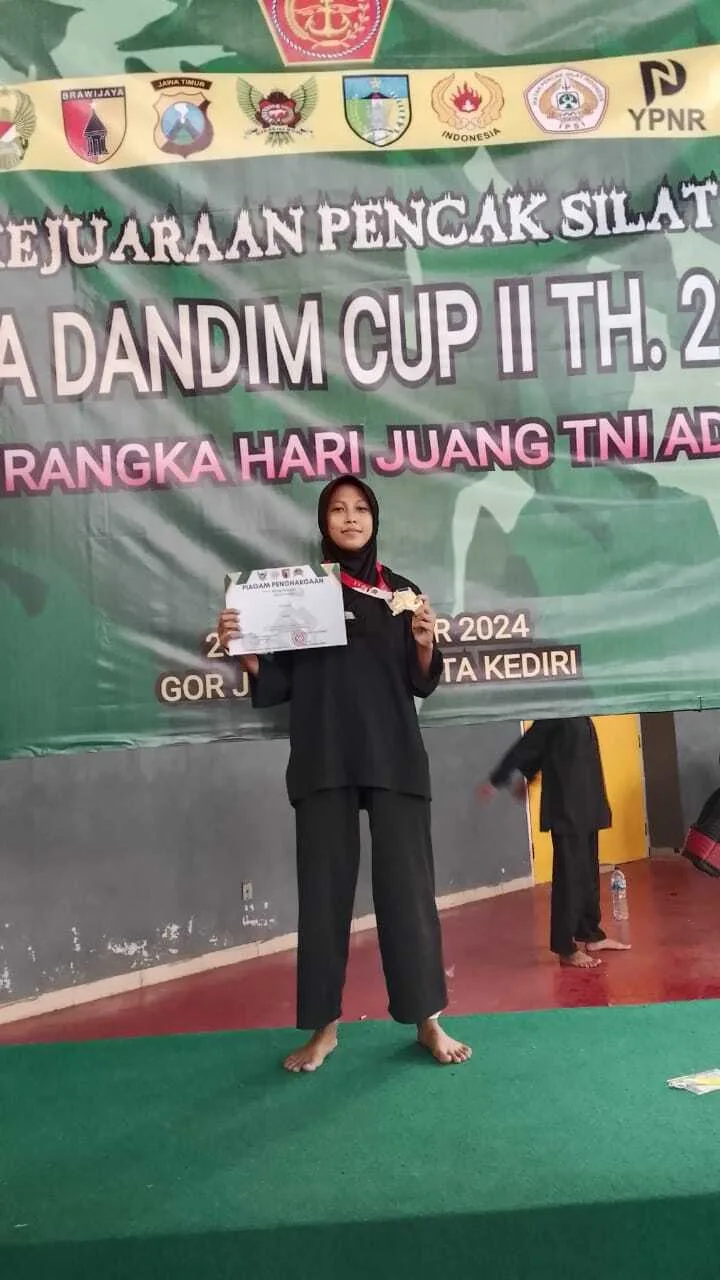 Juara I Kejuaraan Pencak Silat Dandim Cup II HUT TNI ke-79 (Elfira Khairun Nisa)