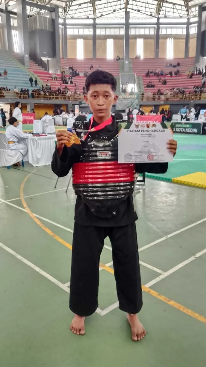 Juara I Kejuaraan Pencak Silat Dandim Cup II HUT TNI ke-79 (Angga - 7D)