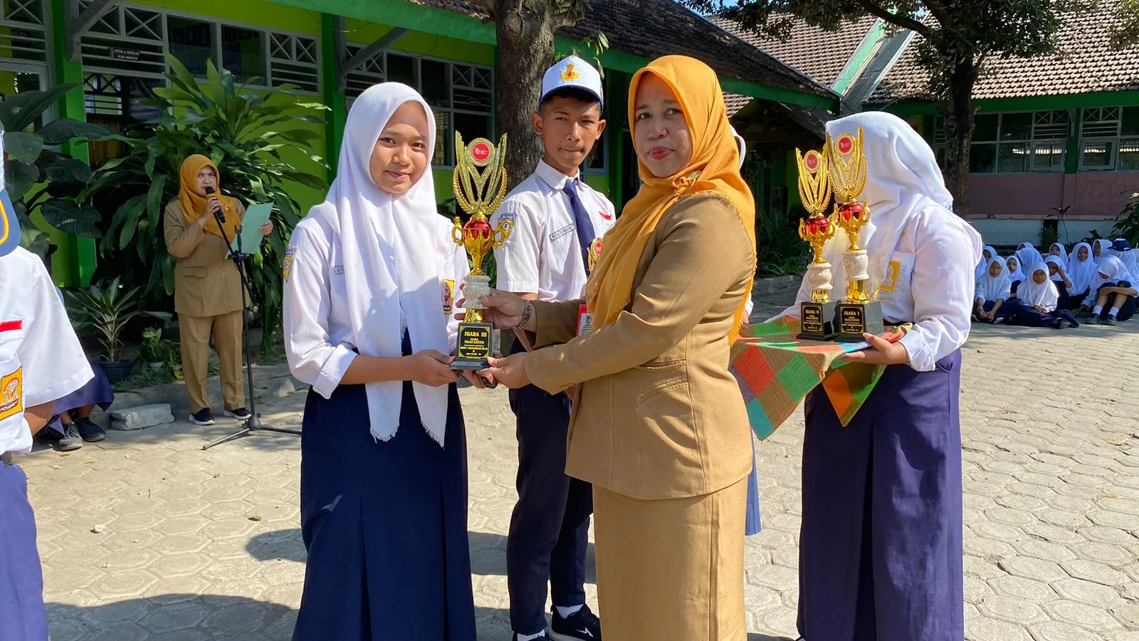 Juara Terbaik Lomba Foto Aksi 100.000 Pramuka Menanam Sayur Kwarcab Kediri