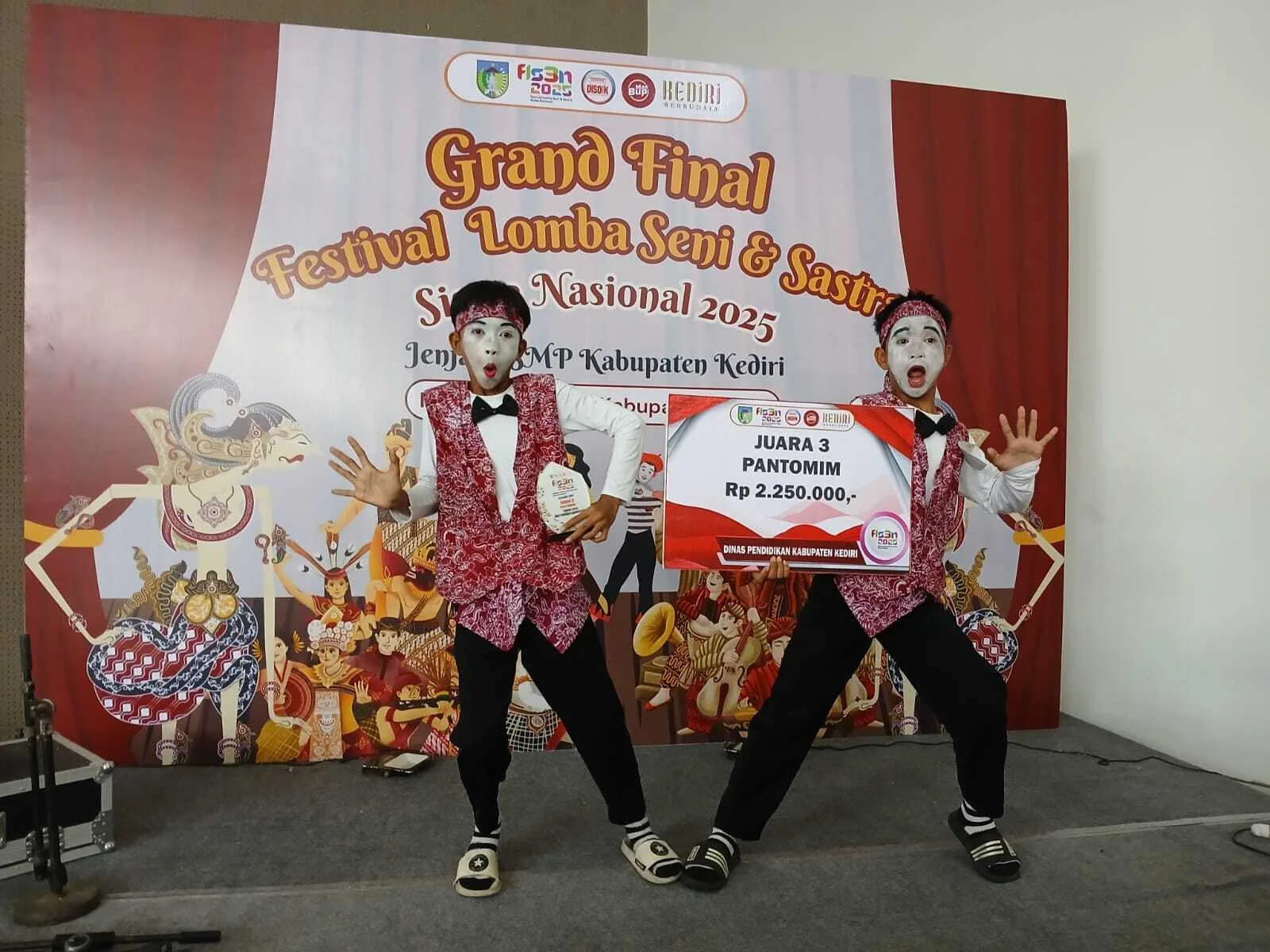 JUARA III PANTOMIM