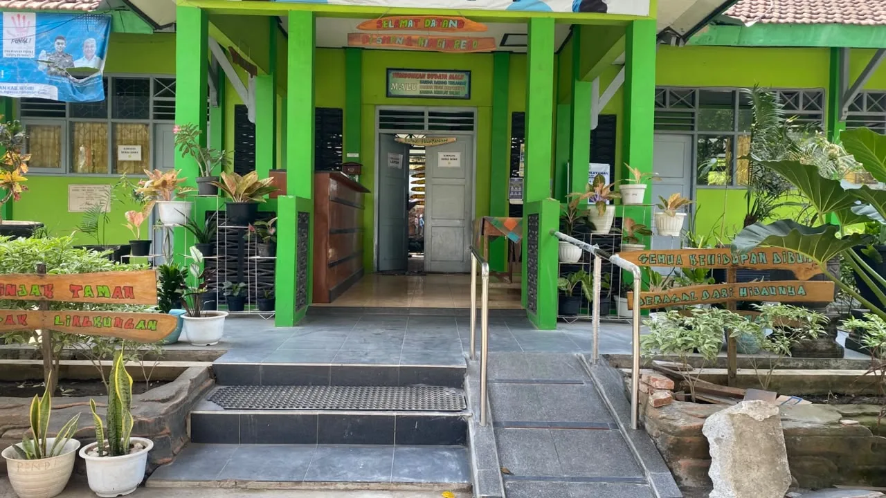 Green House dan Taman Adiwiyata Pintar
