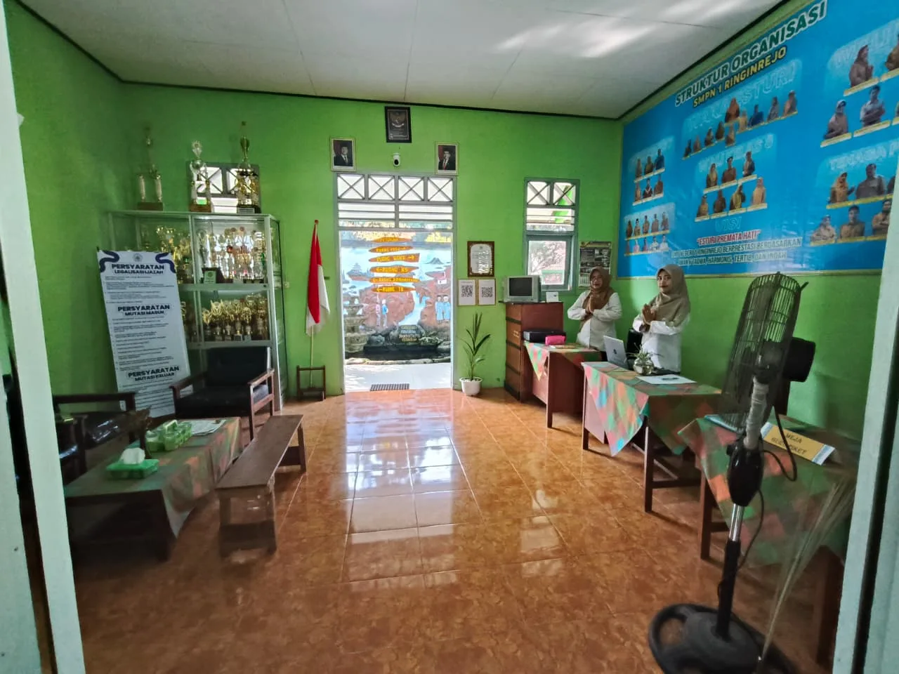 Lobby Utama dan Pusat Informasi Layanan PPID