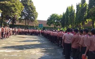 Memepererat silaturrahmi dengan halal bihalal SMPN 1 Ringinrejo