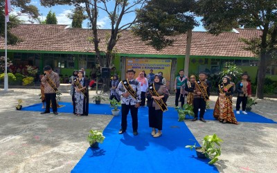 Lomba Fashion Show Batik dalam Rangka Memperingati Hari Batik Nasional 2024