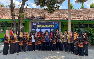 Dharmawanita SMPN 1 Ringinrejo gelar UMKM bersama dinas pendidikan kabupaten Kediri