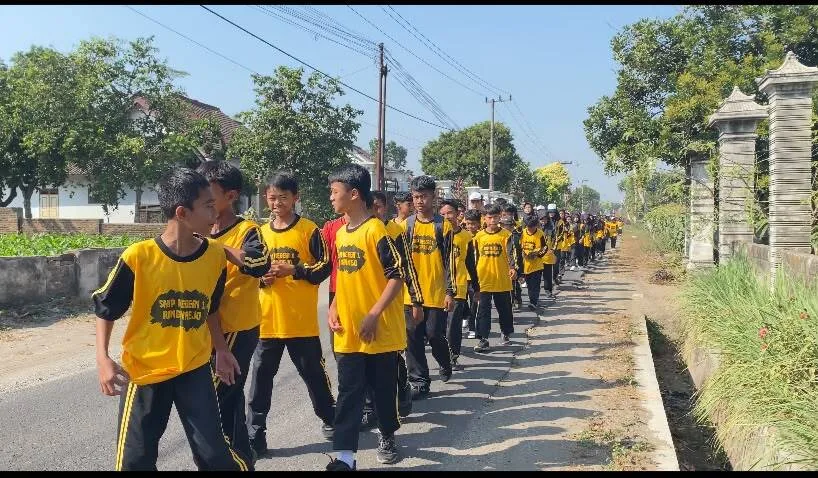 SMPN 1 RINGINREJO GELAR JALAN SANTAI SEMARAK KEMERDEKAAN