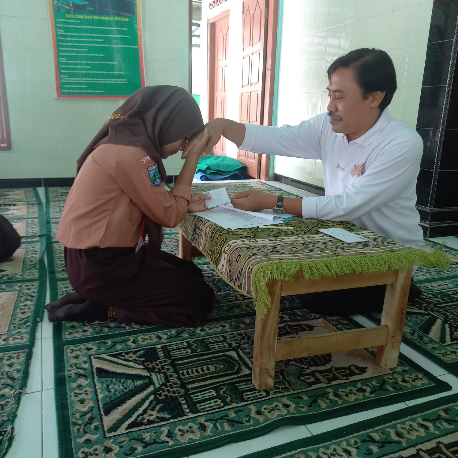 UPZ (Unit Pengelola zakat)  UPTD SMPN 1 Ringinrejo Mengoptimalkan Pentasarufan Zakat Profesi Guru dan Tenaga Kependidikan Kepada yang Membutuhkan