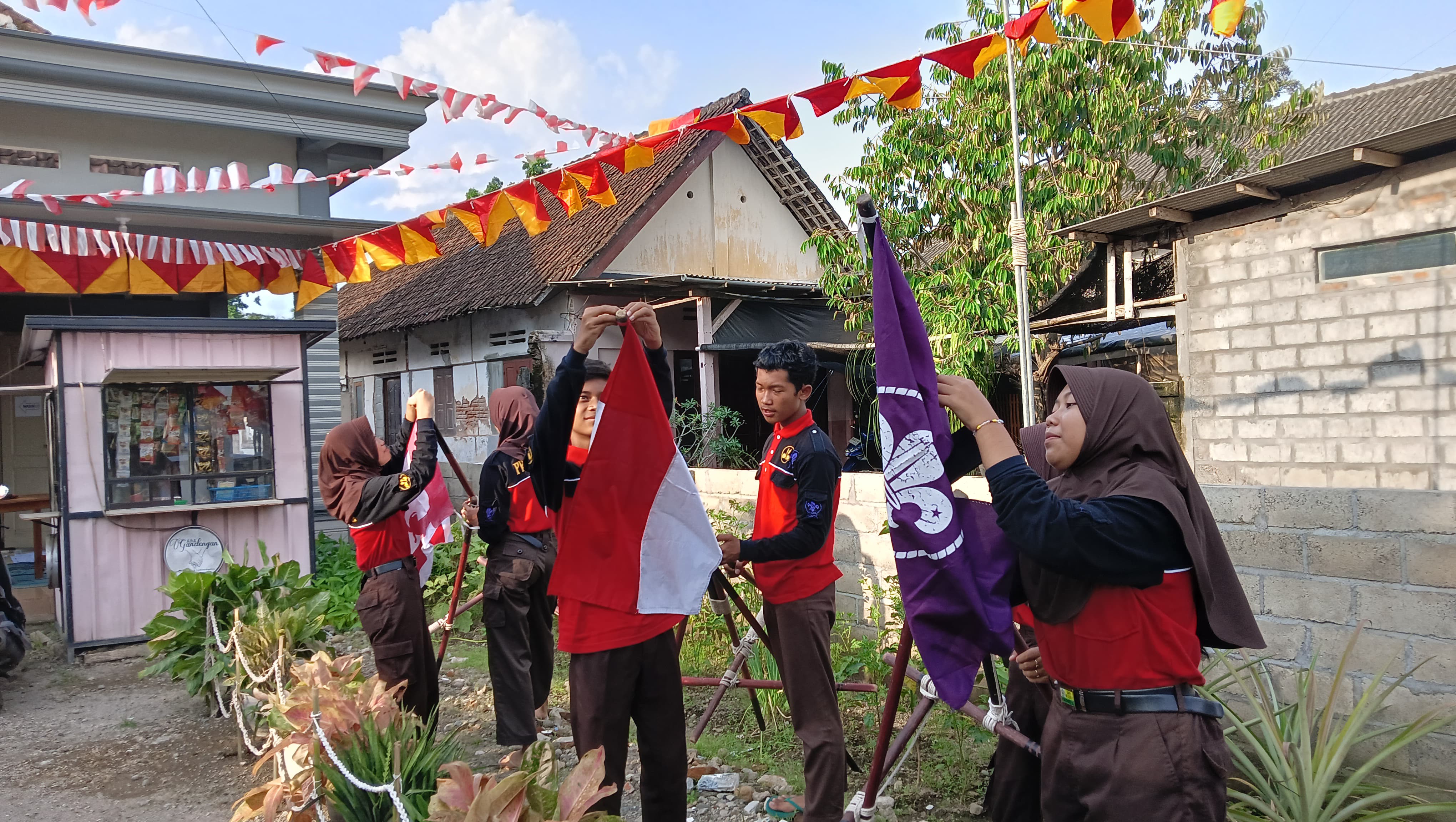 AKSI NYATA SUARA DEMOKRASI :Kolaborasi Ekstrakurikuler Pramuka SMPN 1 Ringinrejo dengan Masyarakat untuk Membangun TPS Unik di Desa Ringinrejo