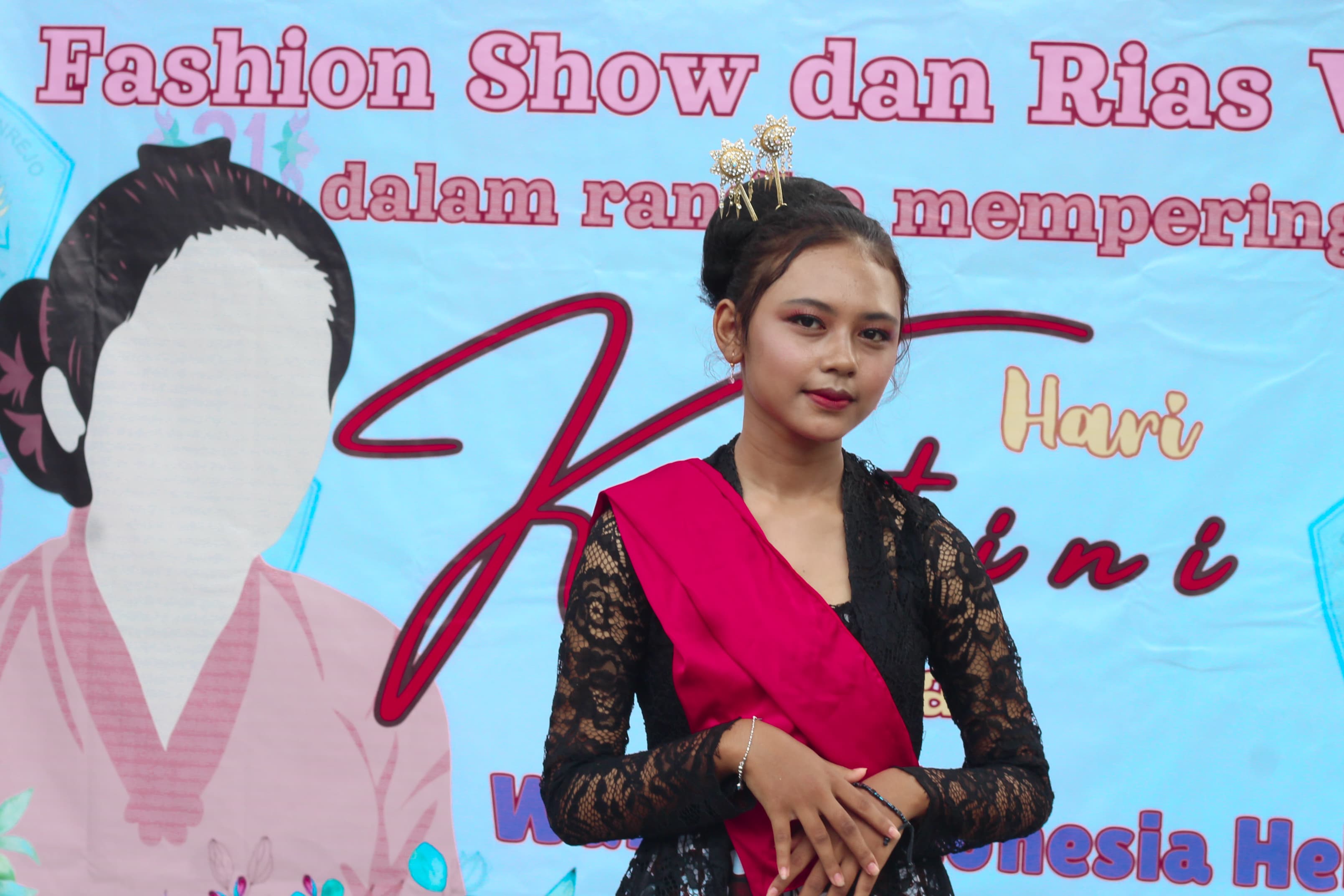 SMPN 1 Ringinrejo Meriahkan Hari Kartini dengan Lomba Fashion Show dan Rias Wajah