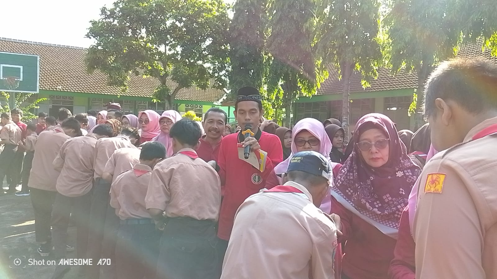 Mempererat Silaturahmi dengan Halal Bi Halal Bersama Seluruh Keluarga SMPN 1 Ringinrejo