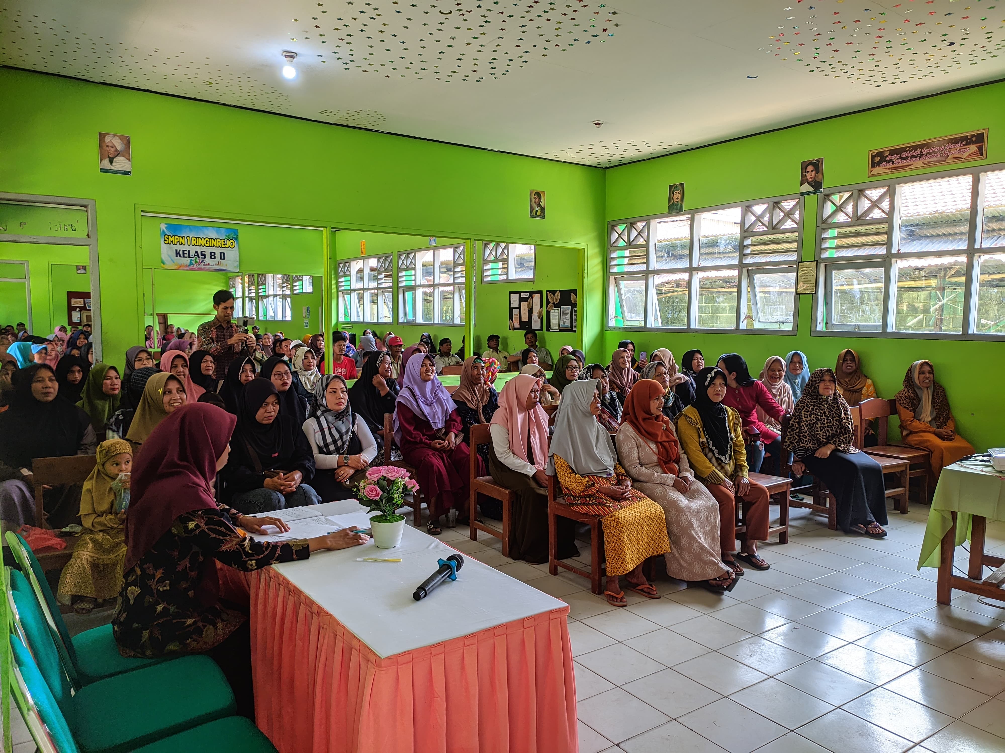 Parenting SMPN 1 Ringinrejo: Bersatu Untuk Mewujudkan Tujuan Pendidikan