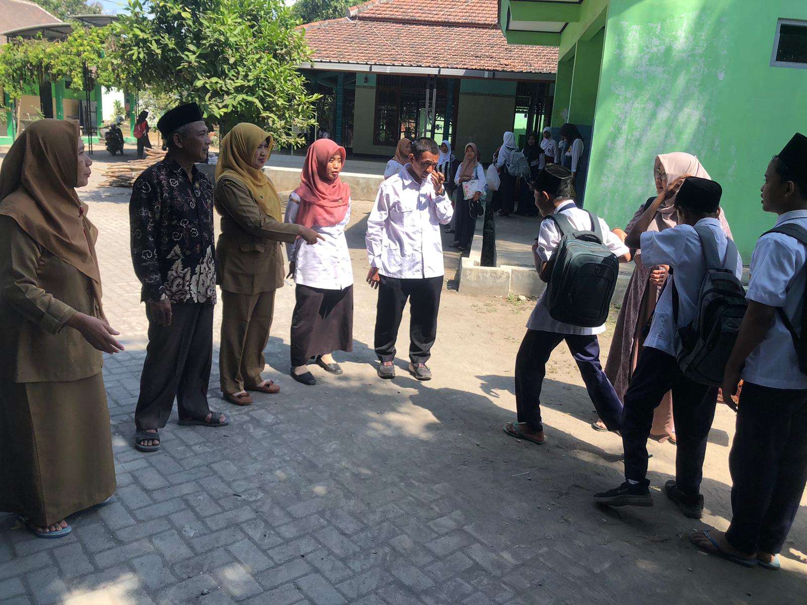 Sekolah Berbudaya Religi : Program Pondok Pesantren Semalam