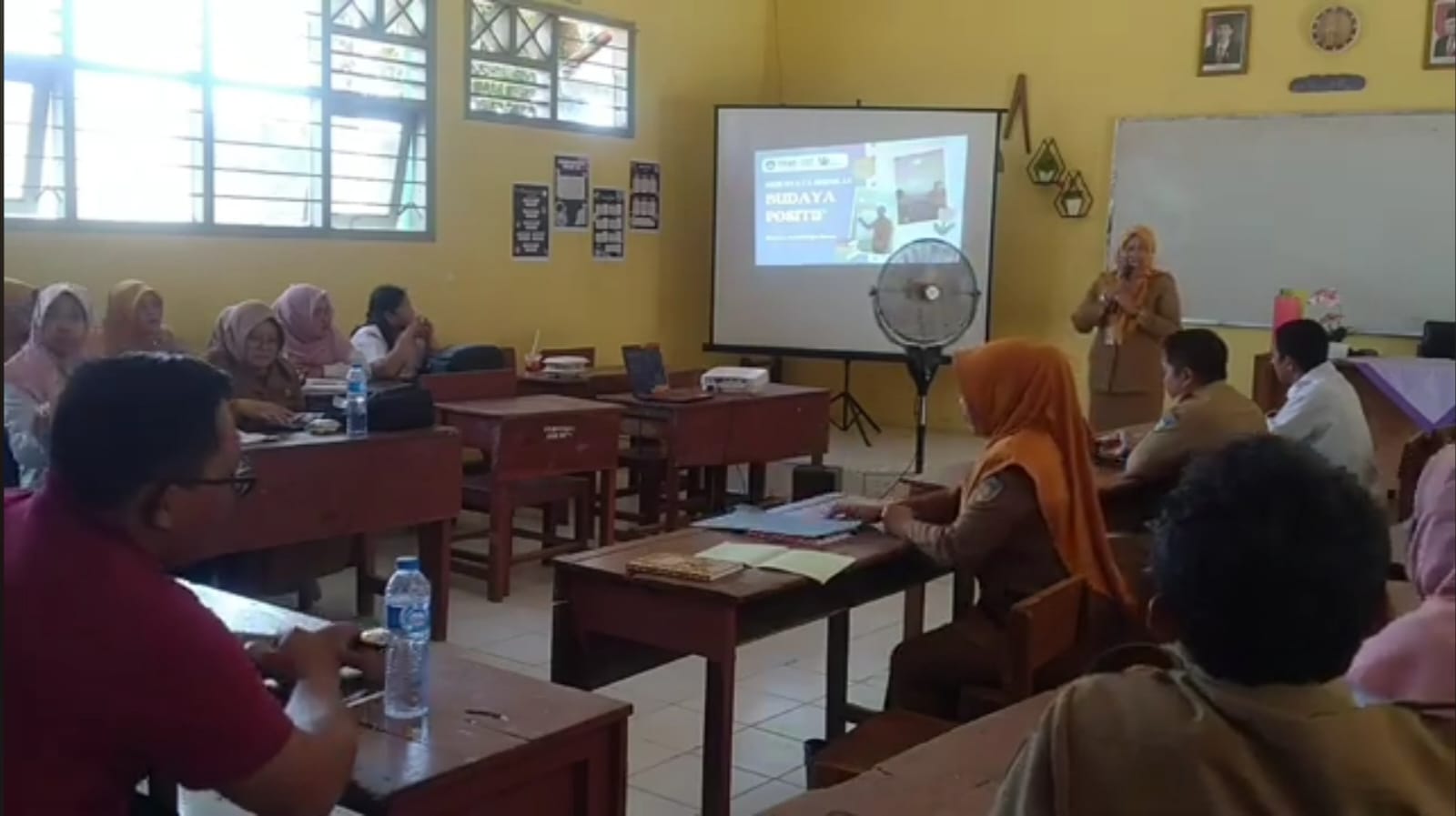 Komunitas Belajar Guru SMPN 1 Ringinrejo : Budaya Positif