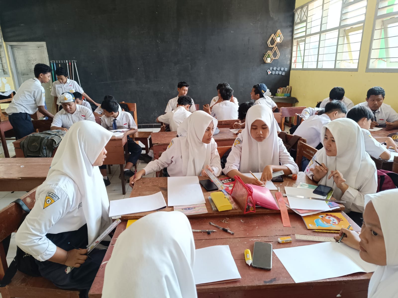 Projek Penguatan Profil Pelajar Pancasila (P5) : Upaya Menumbuhkan Jiwa Nasioanlsme Melalui Upacara Bendera