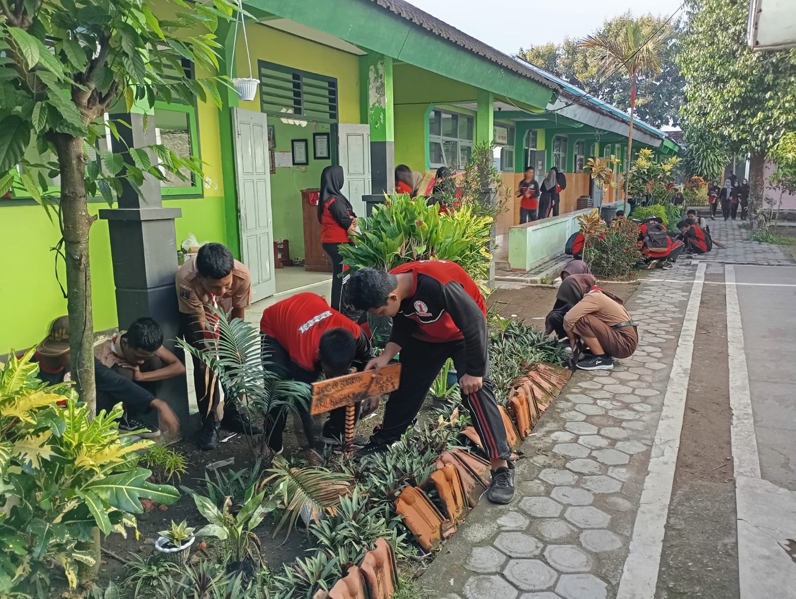 JUMAT BERSIH SMPN 1 RINGINREJO