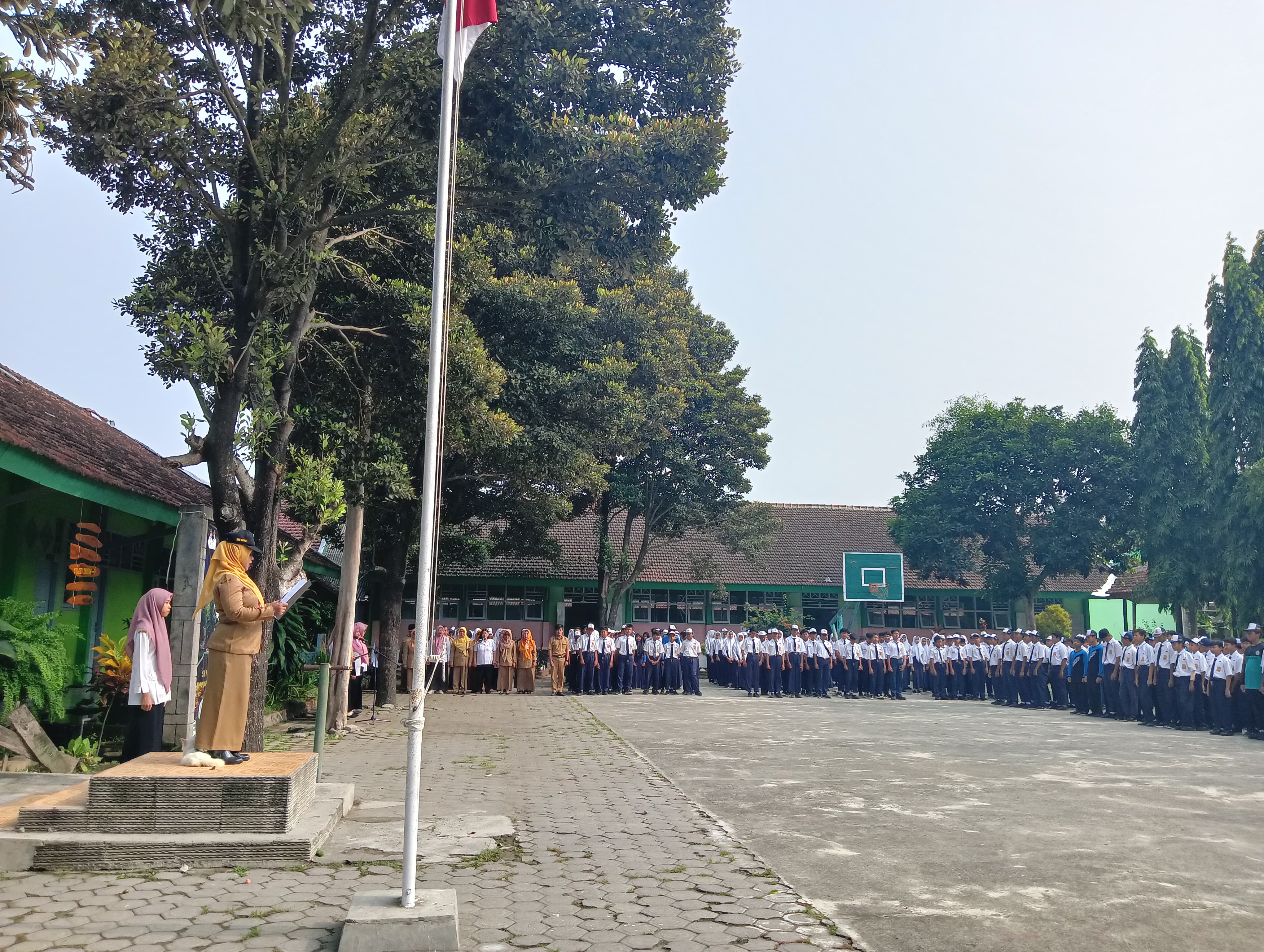 Upacara Memperingati Hari Guru Nasional