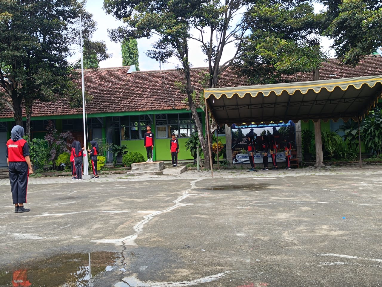 P5 : Upaya Menumbuhkan Kedisiplinan Melalui Upacara Bendera