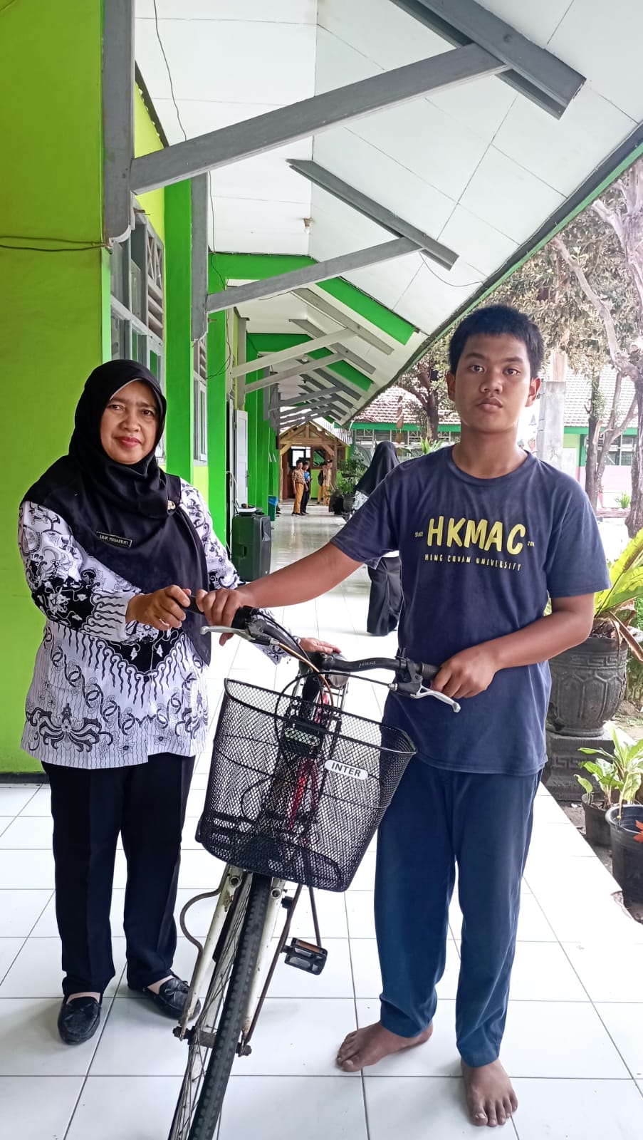 Kepedulian SMPN 1 Ringinrejo: Meminjamkan Sepeda untuk Siswa Kurang Mampu