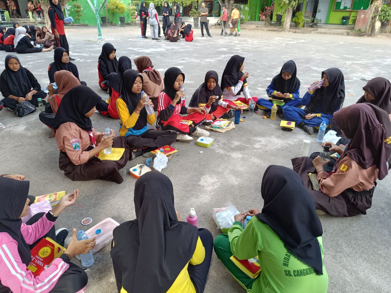 Jumat Gizi di SMPN 1 Ringinrejo: Membangun Kebiasaan Hidup Sehat Sejak Dini