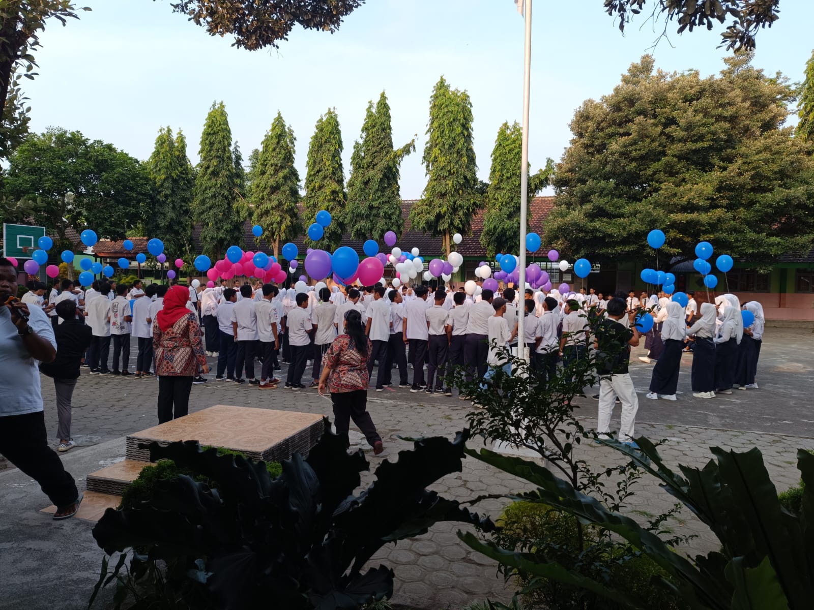 Euforia Kelulusan Kelas 9 SMPN 1 Ringinrejo: Perpisahan Penuh Kenangan