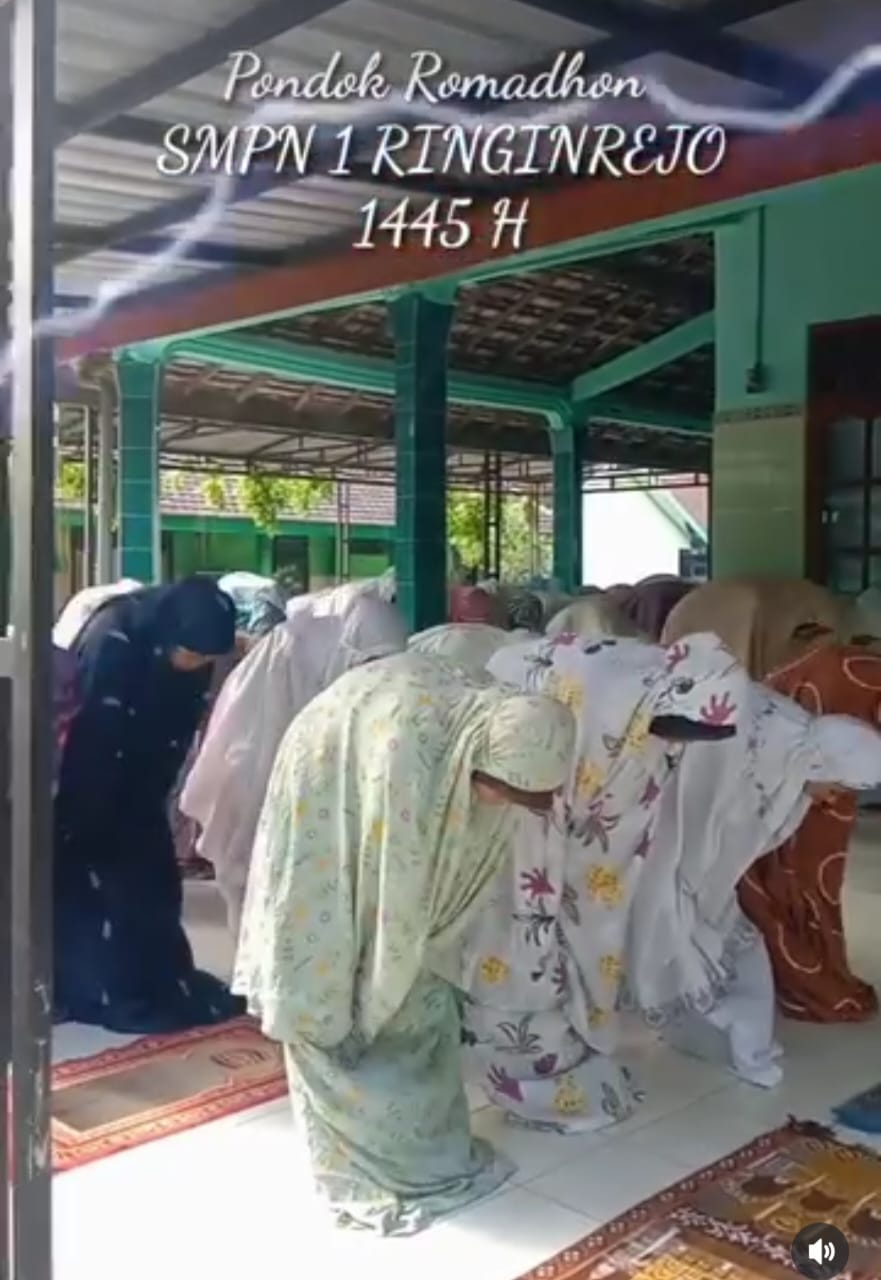 Pondok Ramadhan SMPN 1 Ringinrejo: Menanamkan Nilai Keislaman melalui Salat Dhuha dan Khotmil Quran