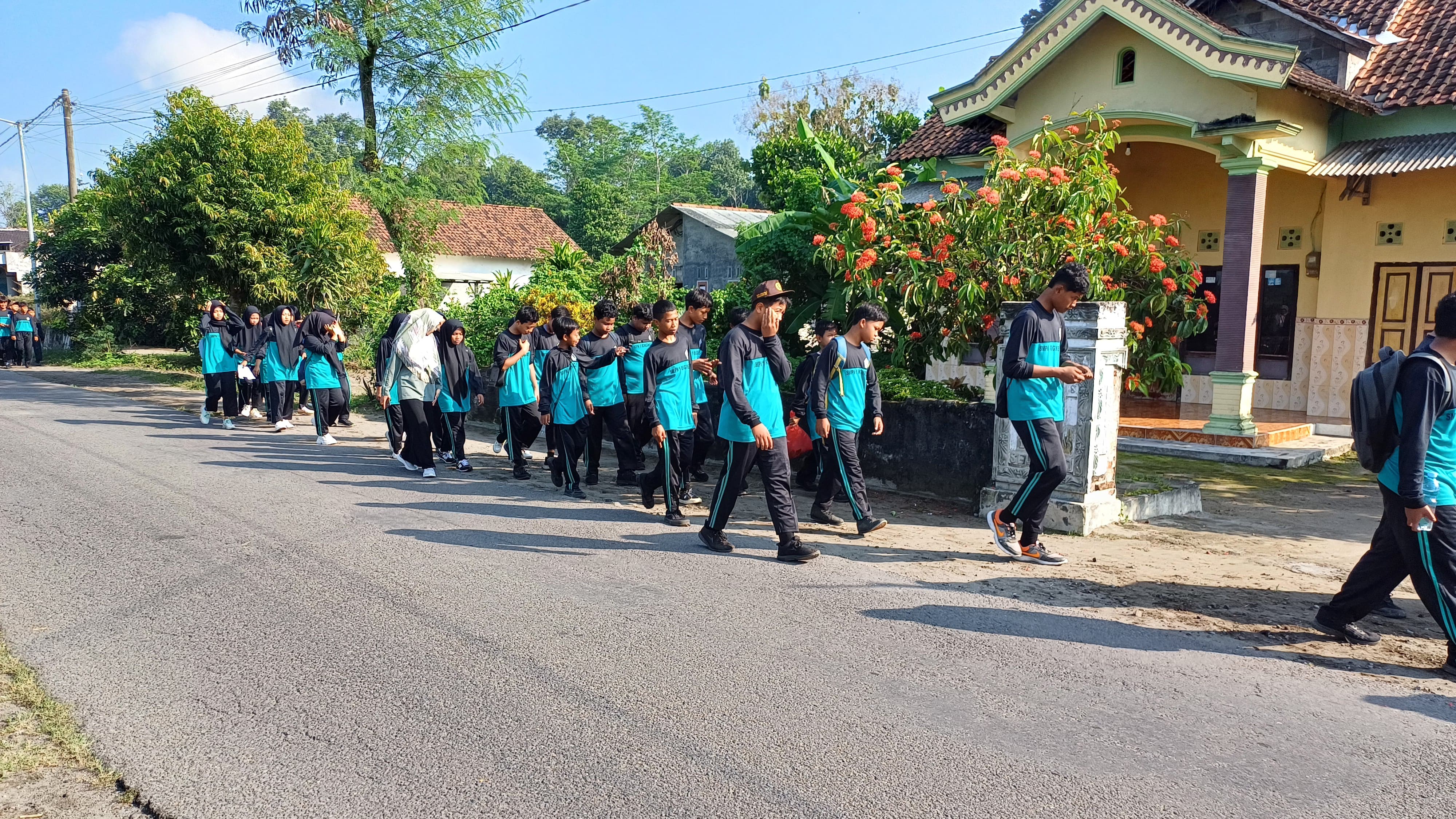KEGIATAN BAKTI SOSIAL DALAM RANGKA PELEPASAN KELAS IX