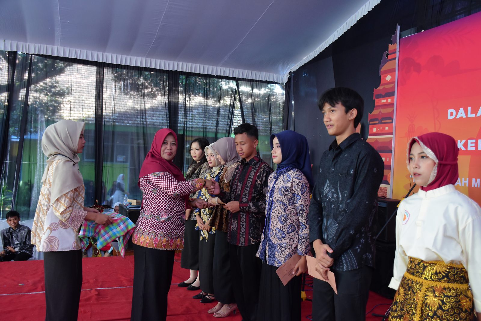 GEBYAR SENI PELEPASAN KELAS IX