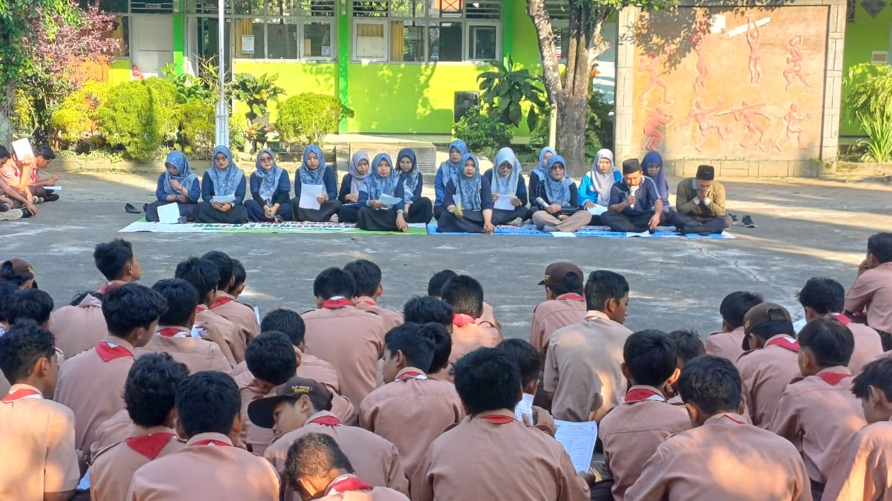 Doa Bersama dan Tahlil SMP Negeri 1 Ringinrejo: Meneguhkan Iman, Mempererat Kebersamaan, Mengawali Hari dengan Keberkahan