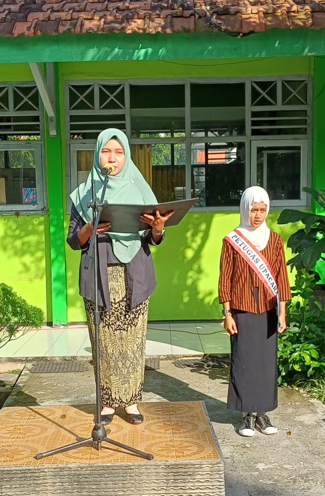 Semangat Kartini Menginspirasi Generasi Berprestasi: SMP Negeri 1 Ringinrejo Gelar Upacara Peringatan Hari Kartini 2026