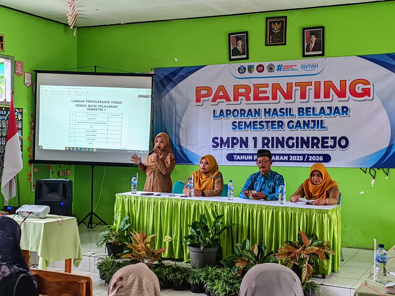 Perkuat Sinergi Sekolah dan Orang Tua, SMPN 1 Ringinrejo Gelar Parenting dan Pembagian Laporan Hasil Belajar Semester Ganjil Tahun Ajaran 2025/2026