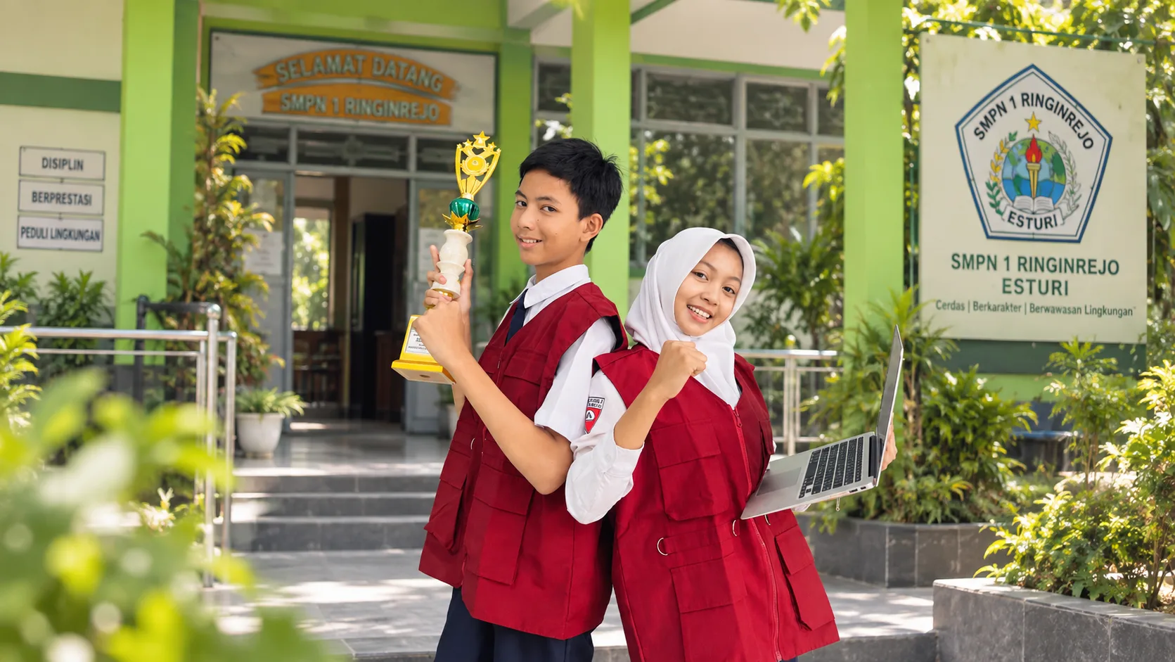 Pelatihan Kepemimpinan dengan Pendidikan Kepramukaan Menuju Insan yang Cerdas, Rajin, Terampil dalam menghadapi masa depan.